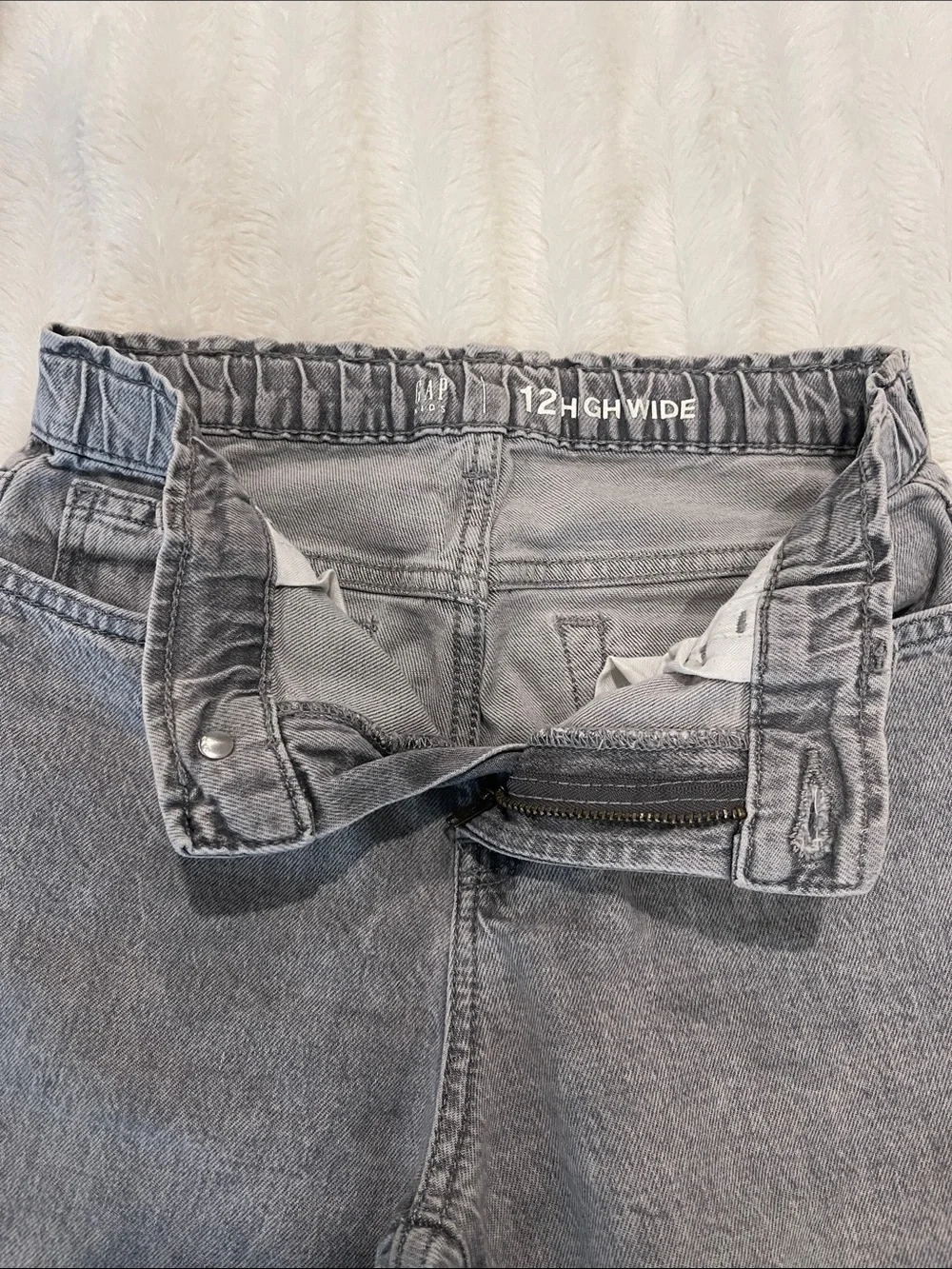 GAP Wide Leg Jeans in Washed Gray